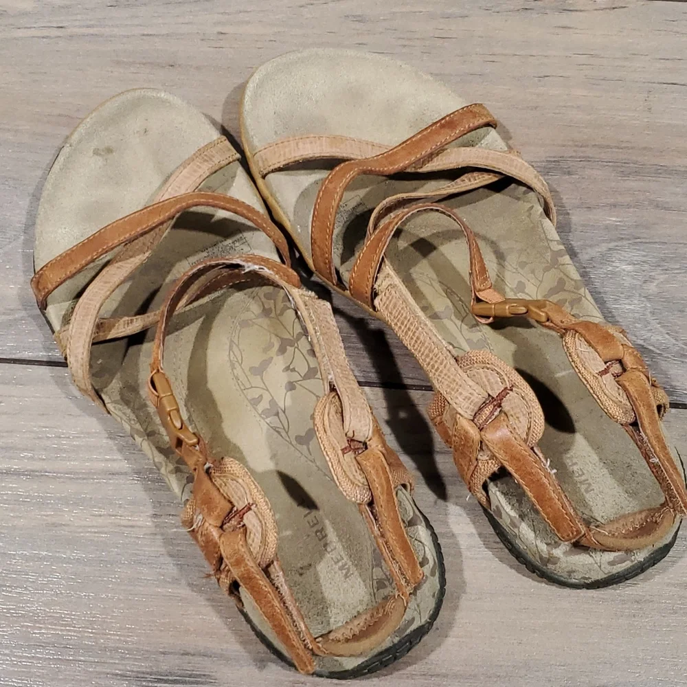 Sold Merrell Women outdoor hiking shoes Sandals sz 7 athletic Strappy slip on - Picture 10 of 10